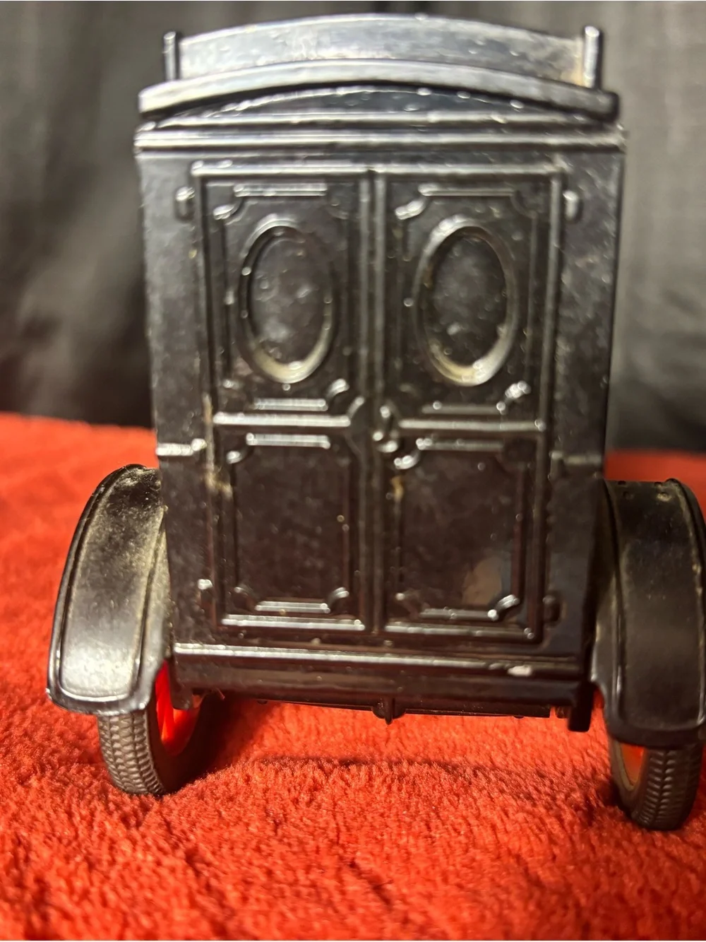 ERTL 1913 Model T Bank -Black and Red Vintage-Style